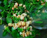 รูปขั้นตอนการทำที่ 4 ของ กุ้งผัดกะเพรา