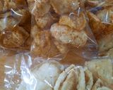 Foto langkah ke 7 dari resep #GA7 Kerupuk nasi sisa untuk dijual.