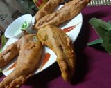 A picture of step 4 of Chat pati masalay daar hari mirchain 😊.