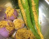 A picture of step 1 of Gujarati Bharva Sabzi.