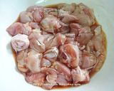 รูปขั้นตอนการทำที่ 1 ของ La Zi Ji (ไก่ฉงชิ่ง-ไก่คั่วพริกแห้ง)