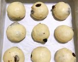 Foto langkah ke 3 dari resep Roti Kismis / Raisin Buns.