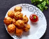 A picture of step 8 of Aloo Bonda.