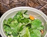Foto langkah ke 2 dari resep Sayur Bening Bayam & Wortel 🥕🌿.