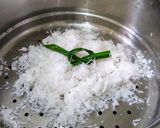 Foto langkah ke 2 dari resep Kue Putu Bambu.