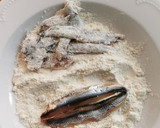Foto del paso 2 de la receta: Pincho de Boquerones fritos con Pimiento verde asado
