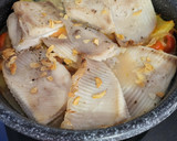 Foto del paso 3 de la receta: Raya con verduras al horno