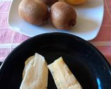 Foto del paso 1 de la receta: Kiwis rellenos con quesos, en salsa de kiwis
