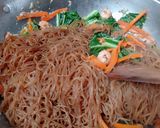 Foto langkah ke 5 dari resep Bihun Goreng.