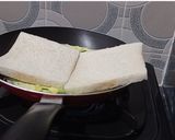 Foto langkah ke 3 dari resep Egg Toast.