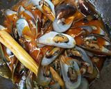 Foto langkah ke 3 dari resep Kerang hijau saus Padang.