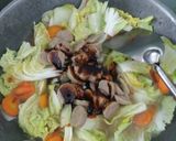 Foto langkah ke 6 dari resep Tumis kuah sawi putih dan wortel.