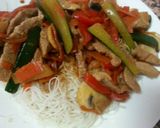 Foto del paso 5 de la receta: Fideos de arroz con salto de verduras