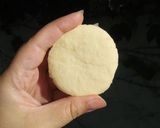 Foto del paso 4 de la receta: Alfajores de maicena 💛