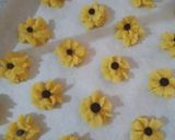 Foto langkah ke 4 dari resep Kue Semprit Klasik (Semprit Jadul).