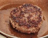 Foto del paso 2 de la receta: Calabacín salteado con queso y hamburguesa