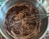 Foto langkah ke 4 dari resep Super Moist ChocolateCupcakes- Simple & NoMixer (Gluten Free).