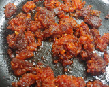 Foto del paso 1 de la receta: Confitura de sobrasada con cebolla y licor de algarrobas