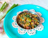 A picture of step 5 of Spring onion, Methi and Alu sabzi.