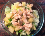 Foto del paso 3 de la receta: Ensalada tropical con pollo