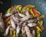 Foto langkah ke 6 dari resep Asin Cumi Asam Manis.