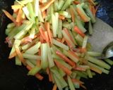 Foto langkah ke 4 dari resep Wortel, Labu siam masak acar kuning.