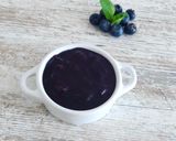Une image de l'étape 2 de Bowlcake à la farine de riz /coco et son coulis de myrtilles.