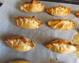 Foto del paso 3 de la receta: Empanadas de morcilla con queso feta y cebollino