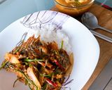 รูปขั้นตอนการทำที่ 3 ของ ปลาทอดกรอบราดพริกขลุกขลิก🌶🐟 style by barbie👩🏼🍳