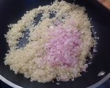 Foto del passaggio 2 della ricetta Risotto con radicchio trevigiano tardivo e salsa di mirtilli