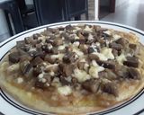 Foto del paso 14 de la receta: Pizza con masa de papa hecha en sartén...🤔🤨🙄🍕🧀🍳🌰🍆🧀🍕