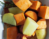 Foto del paso 3 de la receta: Patatas y boniatos de guarnición 🍠🥔