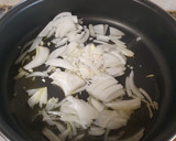 Foto del paso 1 de la receta: Macarrones con pollo, shiitake, espinacas y tomate