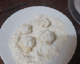 Foto del paso 2 de la receta: Coliflor rebozada con salchichas y mojo de pimiento