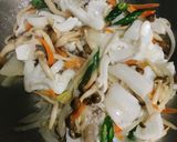 花枝炒鴻禧菇的食譜步驟2照片