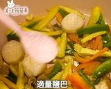 🌶️ 辣味蒜香蔬食菇菇炒麵的食譜步驟7照片
