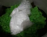 Foto langkah ke 4 dari resep Ketan kukus pandan tabur kelapa.