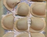 Foto del passaggio 4 della ricetta Ravioli con ricotta e spinaci