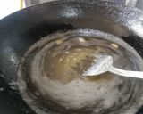 A picture of step 2 of Sooji ka Halwa.