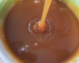 Pas rețetă Tort blat umed crema de caramel și mascarpone cu ciocolata albă 4 fotografie