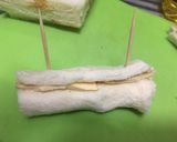 รูปขั้นตอนการทำที่ 3 ของ ขนมปังทอดไส้ชีส & สเปรดชาไทย Fried cheese rolls& Thai TEA Spread