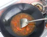 Foto langkah ke 4 dari resep Tumis kangkung kuah melipah.