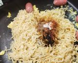 Foto langkah ke 2 dari resep Mie Goreng Mozarella.