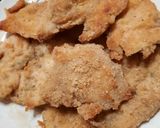 Foto del paso 3 de la receta: Milanesas de pollo (al horno) y ensalada crocante
