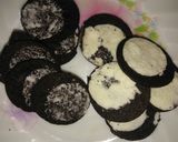 A picture of step 1 of Oreo Milkshake.