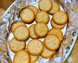 Gambar langkah 2 resipi 👩🍳Biscuit Marshmallow Dessert.