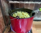 Foto del paso 3 de la receta: Bondiola de cerdo con reducción de Malbec y fritas