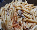 A picture of step 4 of Penne ai funghi (Penne in Mushroom Sauce).