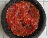 Foto langkah ke 2 dari resep Sambal tomat segar.