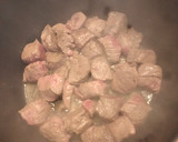 Foto del paso 1 de la receta: Estofado de carne al pimentón